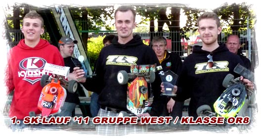 Kyosho 3-fach Podium f�r AKA