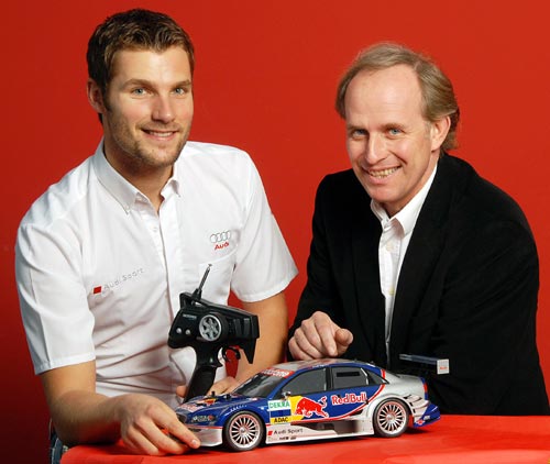 Tamiya Rennfahrer M. Tomczyk besucht Tamiya